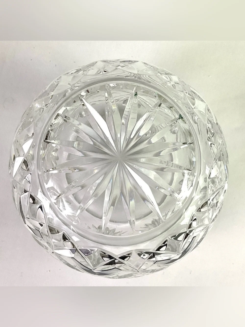 Superior cut crystal-lidded Rose Bowl/dresser jar